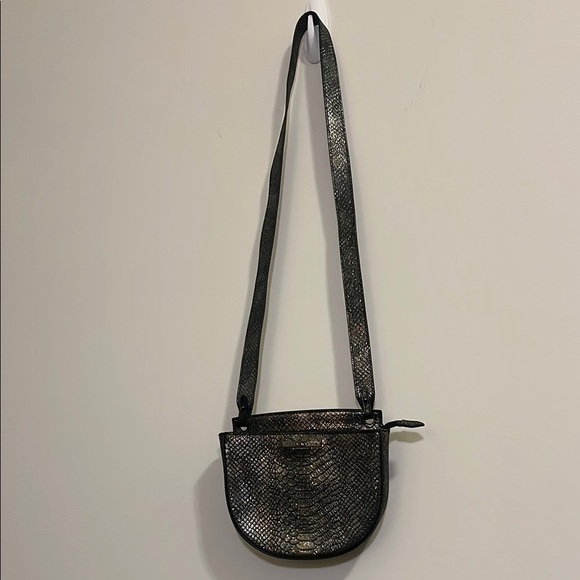 Kelly Wynne No Curfew Crossbody Bag with Iridescent Design - Picture 2 of 9